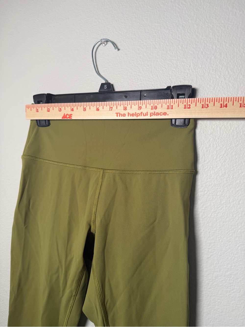 Lululemon green active leggings Size 6, 23” inseam - Picture 3 of 6